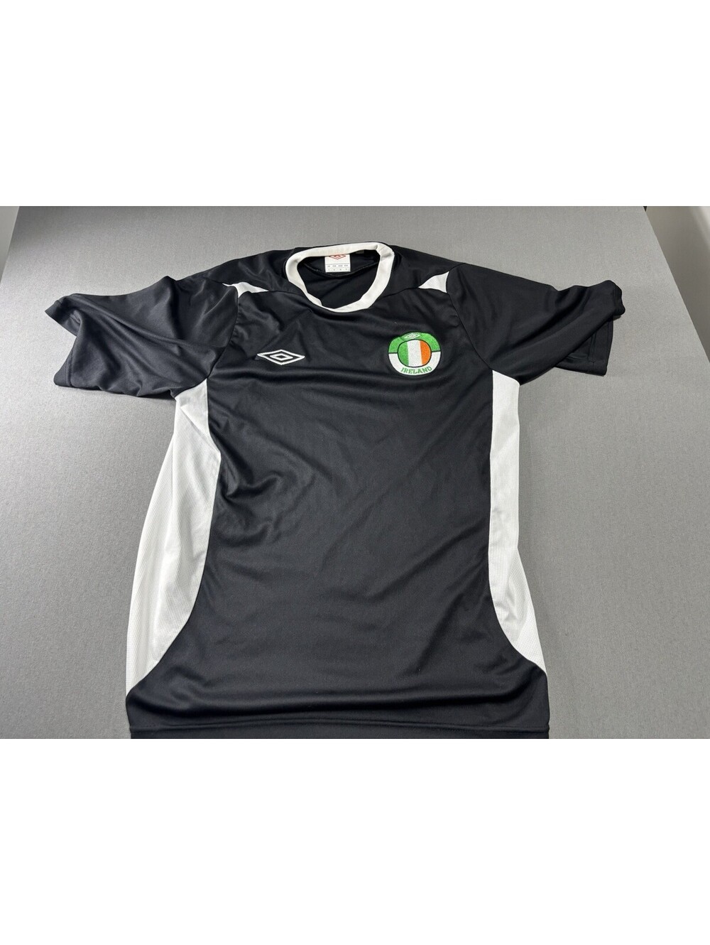 Ireland Soccer Jersey Men's S Black Umbro Official